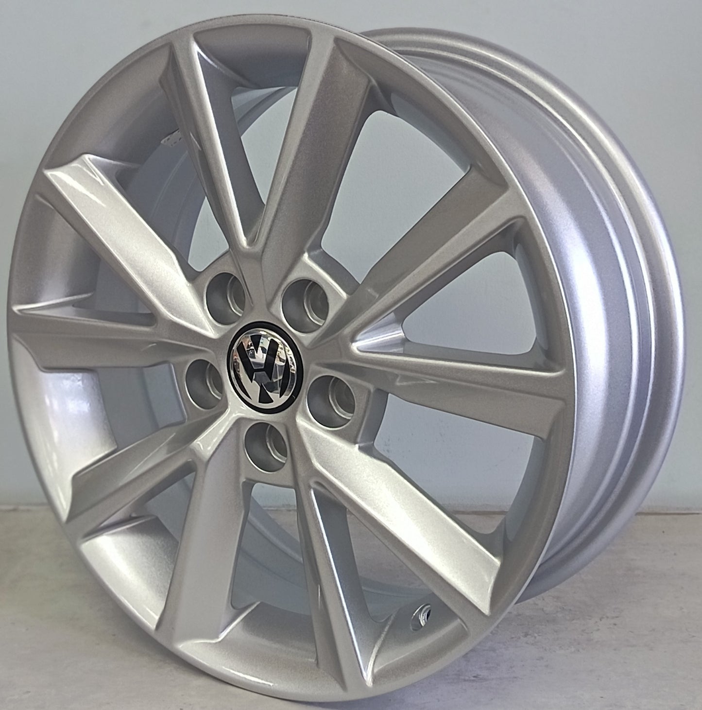 15" KR 5147 (15X6J/5-100) ET40 SILVER VW