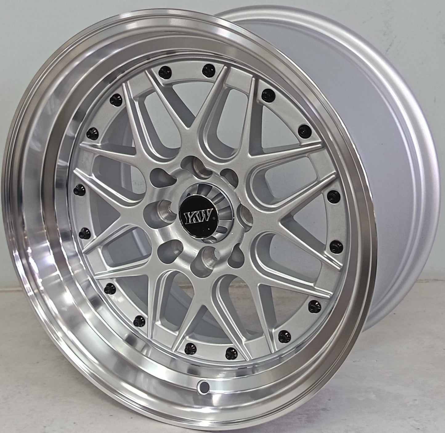 15" KR YKW5039 3 (15X8/4-100/114)SL+B