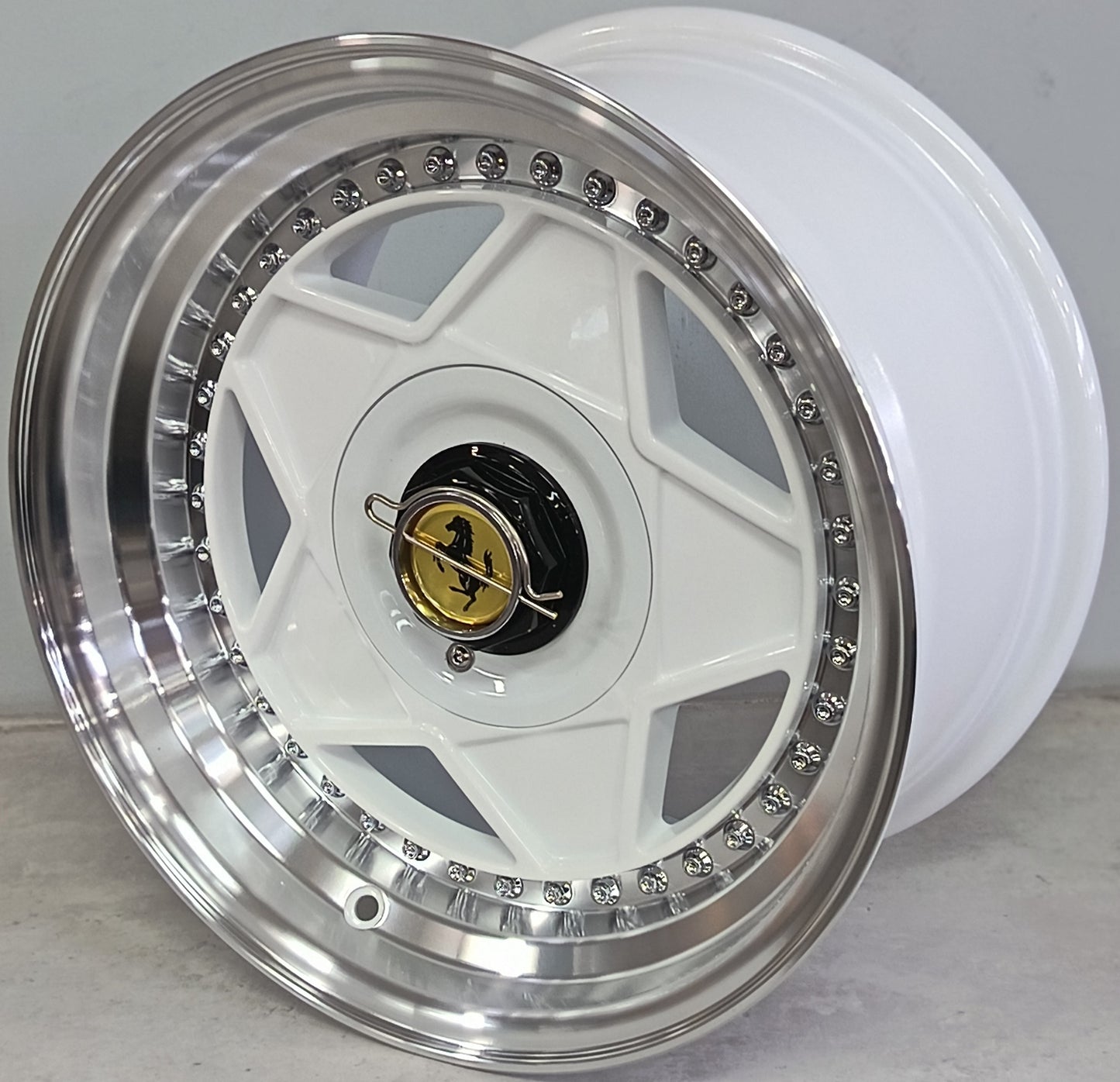 15" KR YKW5702 L (15X8.25/4-100/108) WL