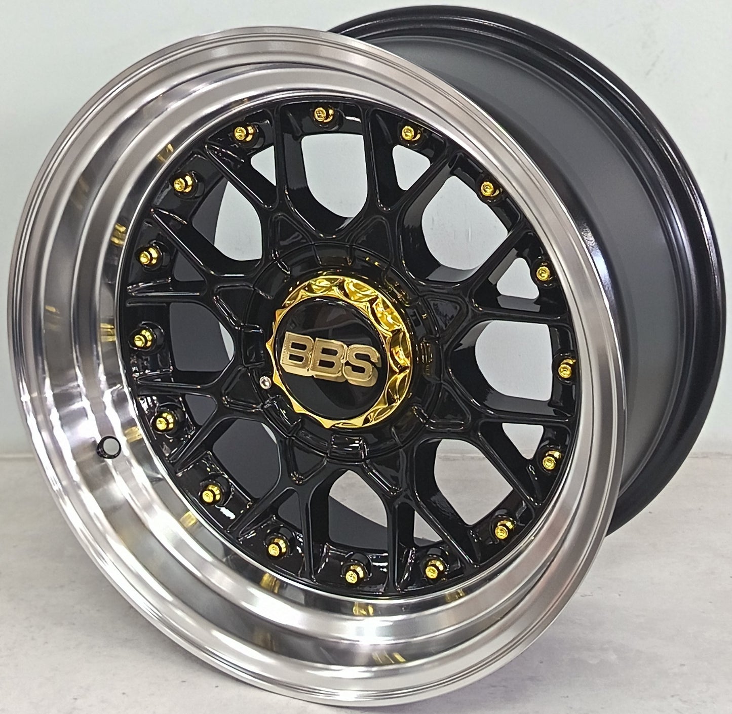 15" KR YKW5703 2 (15X8/4-100/114) BL+GO