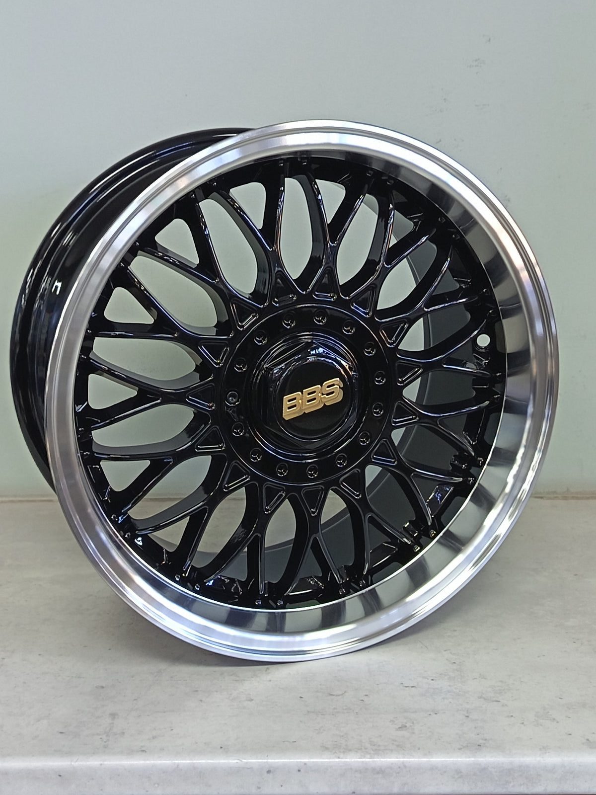 16" KR YKW6032 2 (16X8/4/5-100) BL BBS