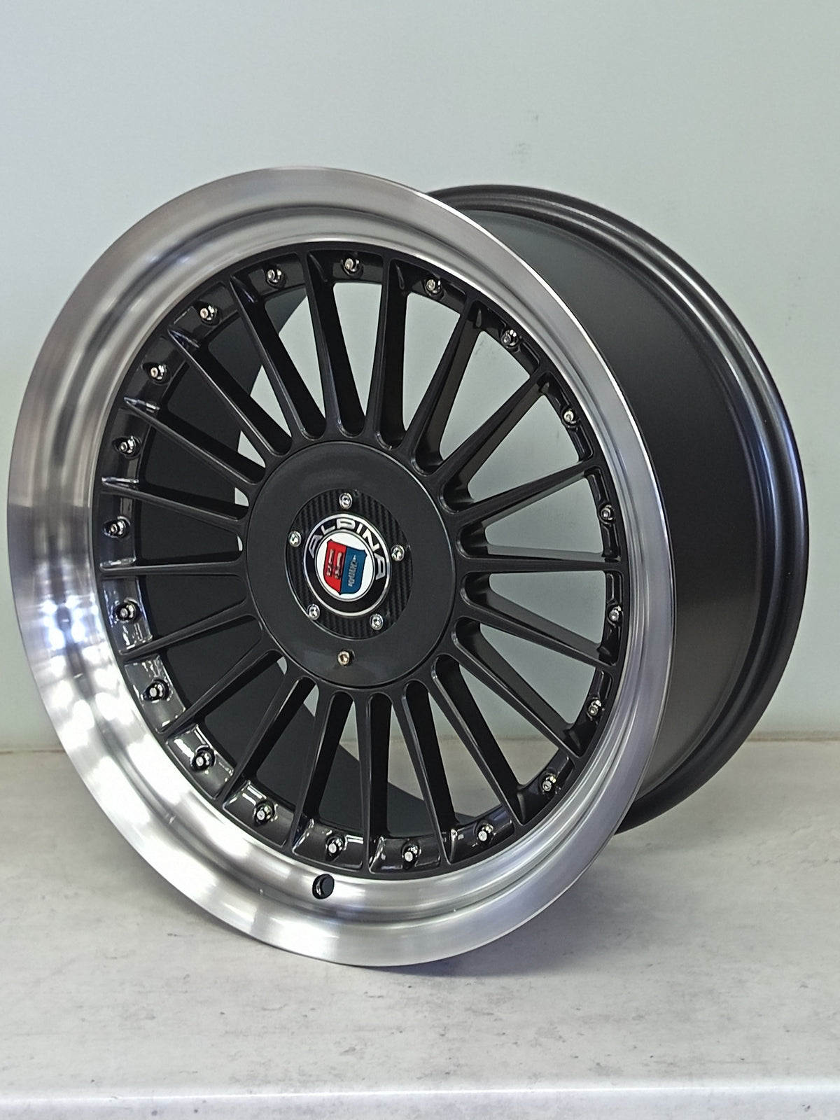 17" KR YKW7670K (17X8.0/4/5-100) GL ALPINA