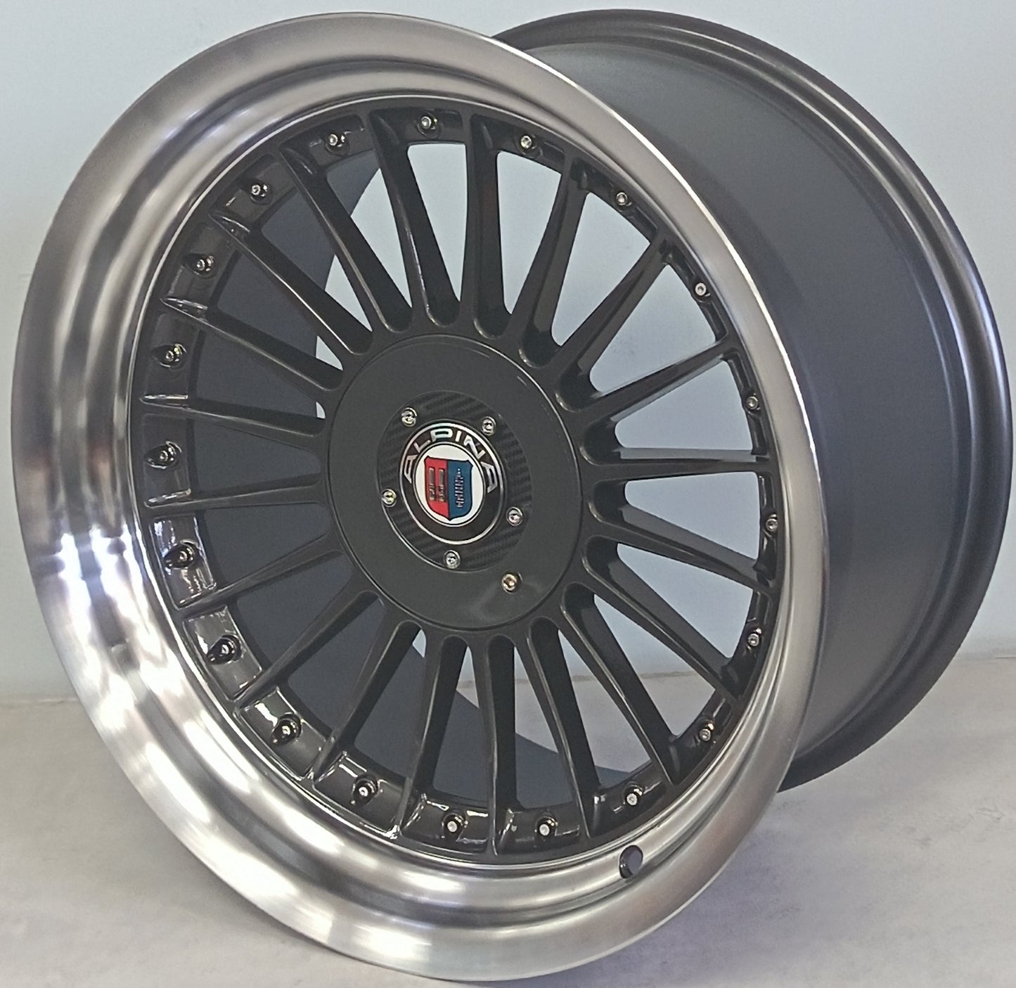 17" KR YKW7670ST (17X8/9/5-112/120) N/W GL ALPINA
