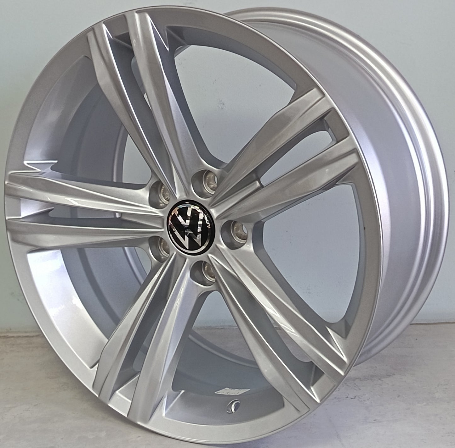 18" KR H3111F (18x8.0J/5-112) ET35 SIL VW