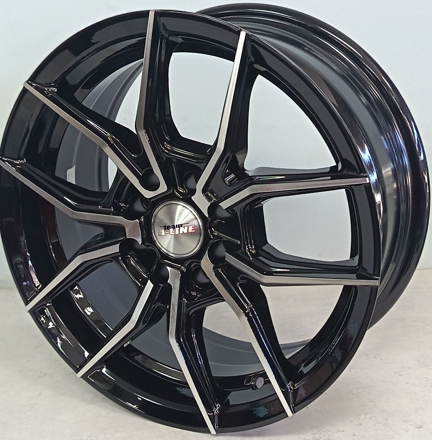 15" ALINE TANGO (15X6.5/4-100) BKMF
