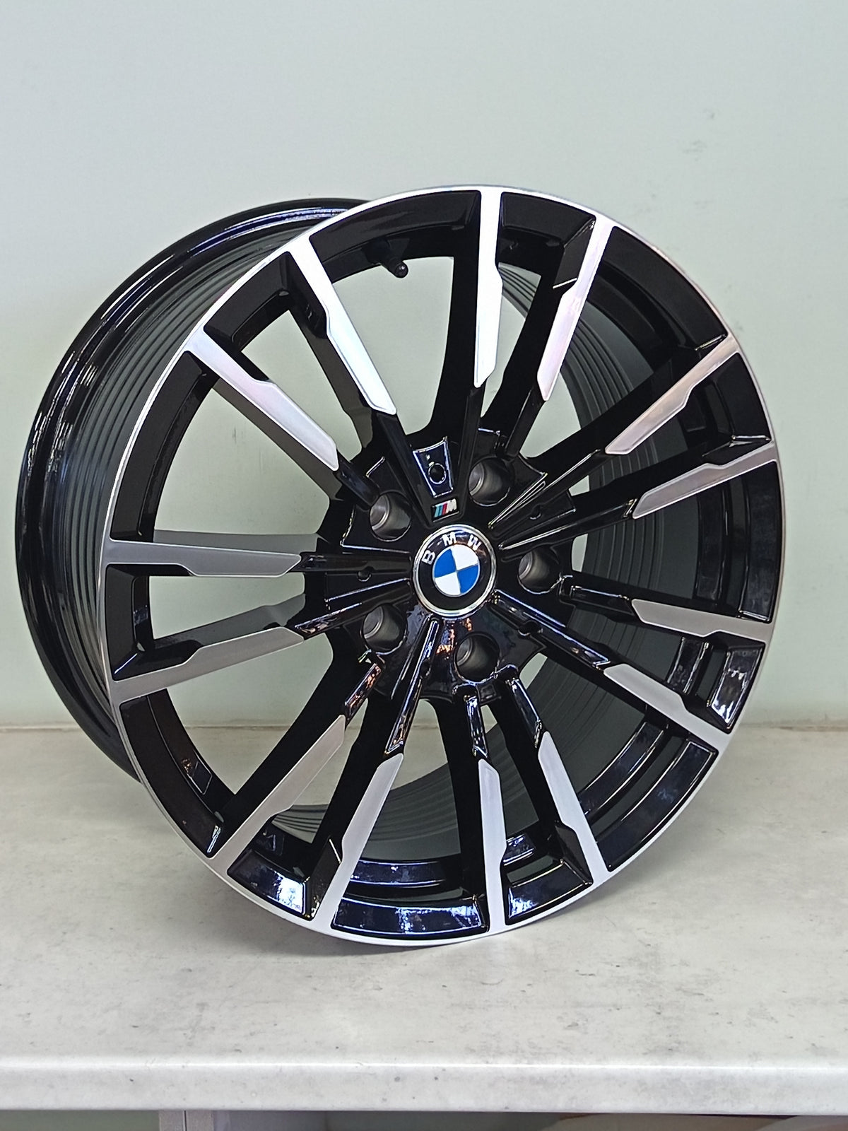 17" ZAXX LK1055 (17X8/5-120) MB ET29 BMW