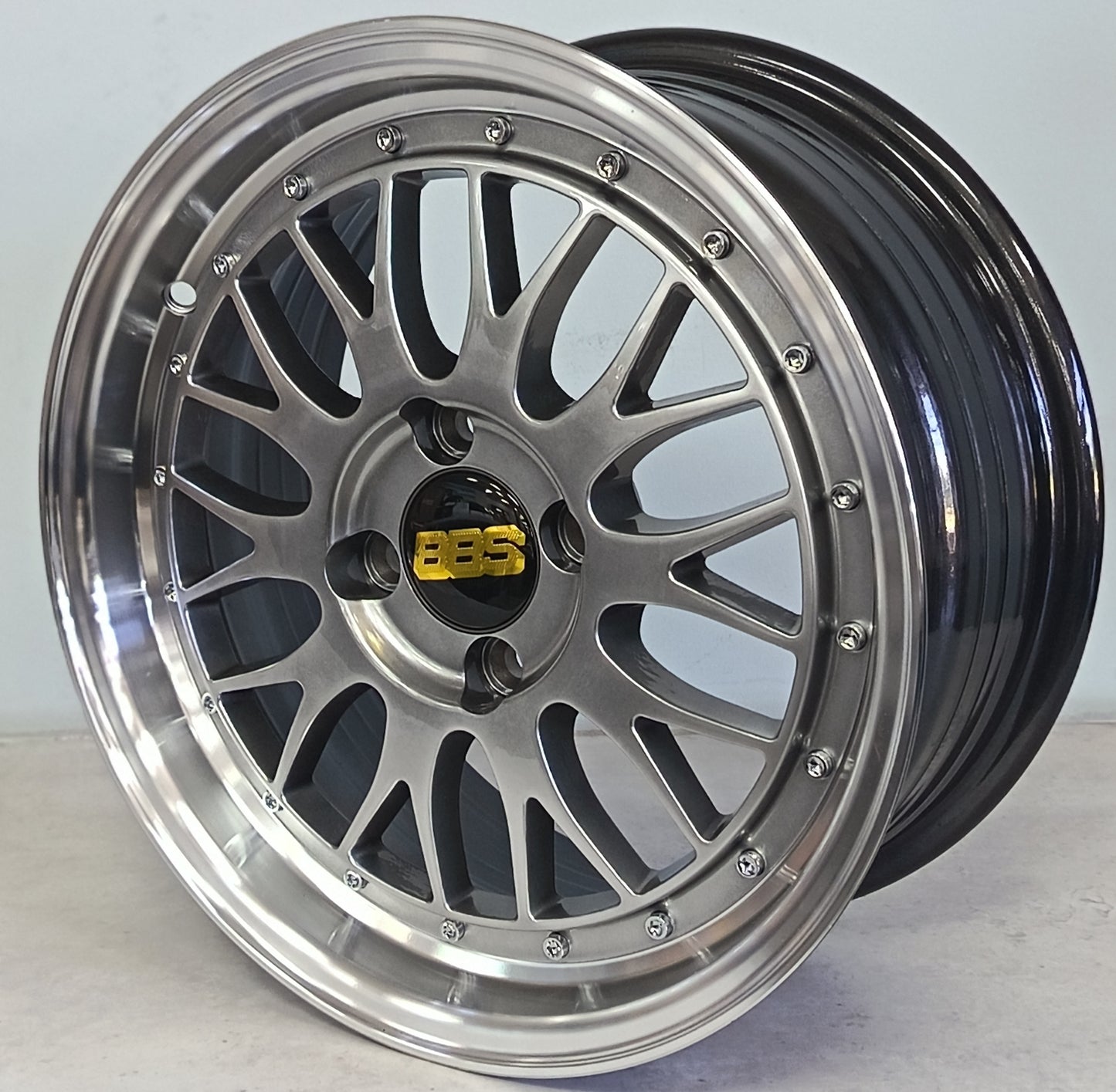 15" NDT OTA055 (15X6.5J/4-100) ET38 HBML BBS