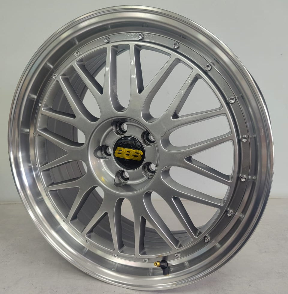 18" NDT OTA074 (18X8J/5-100) ET40 HBLK+MLIP BBS