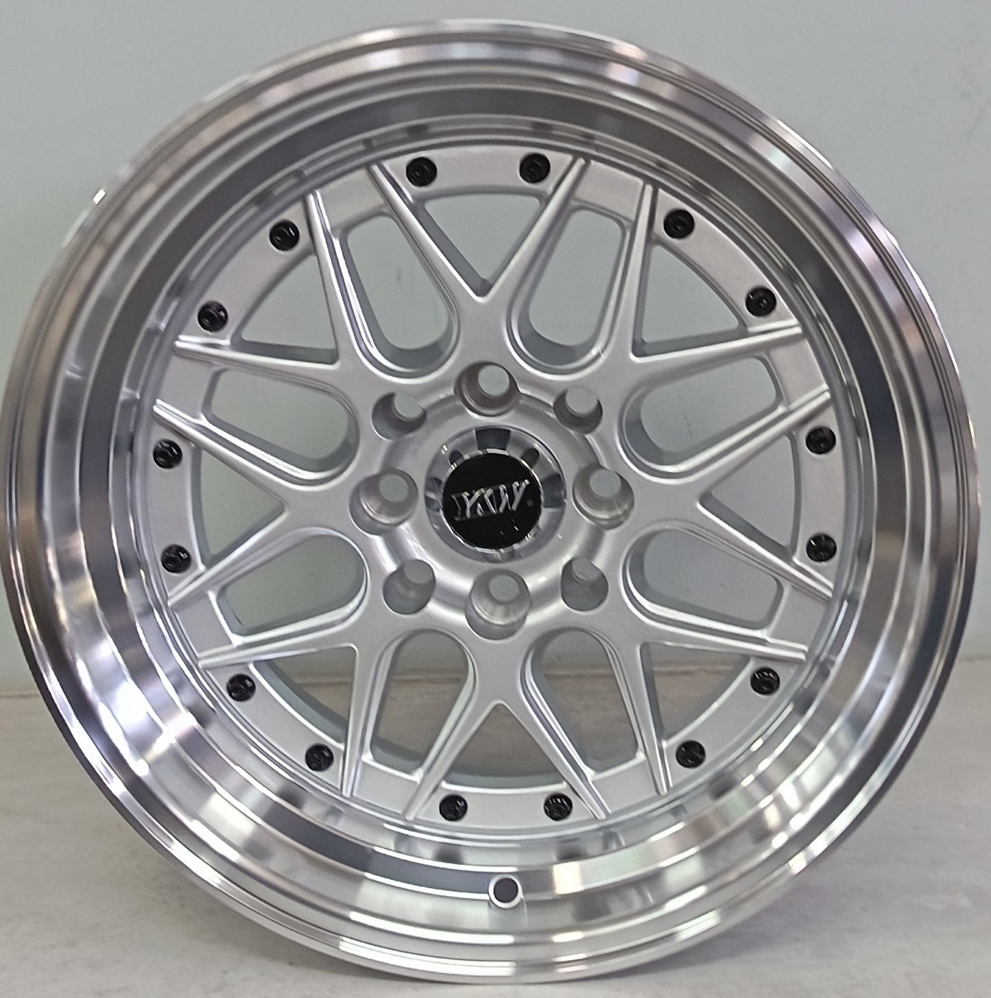 15" KR YKW5039 3 (15X8/4-100/114)SL+B