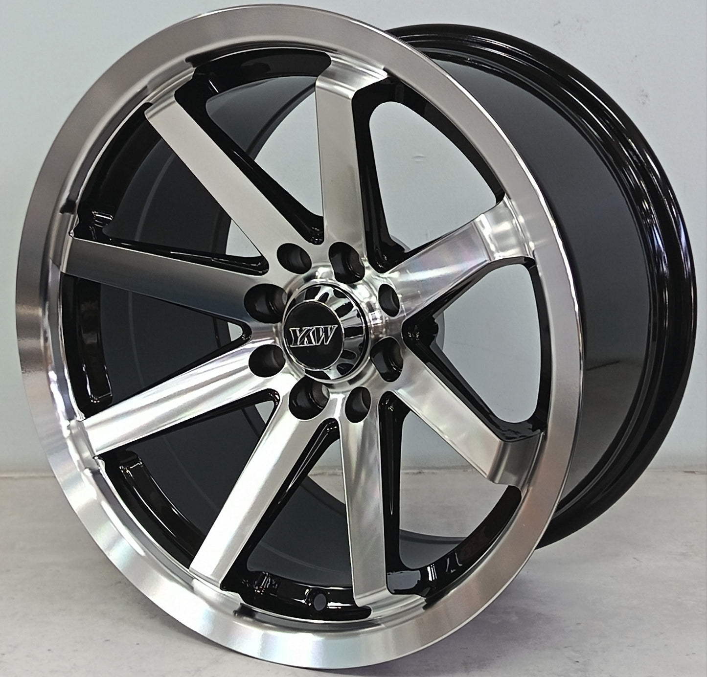 15" KR YKW5170 11 (15X8.25/4-100/108) BF