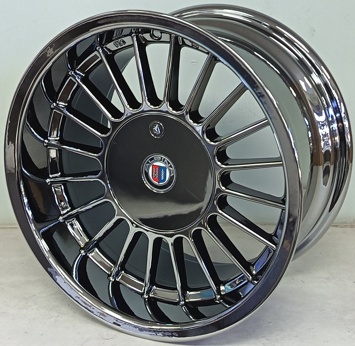 15" KR YKW5674Q(15X8.25/4-100/114)BLKCHR ET20ALPIN