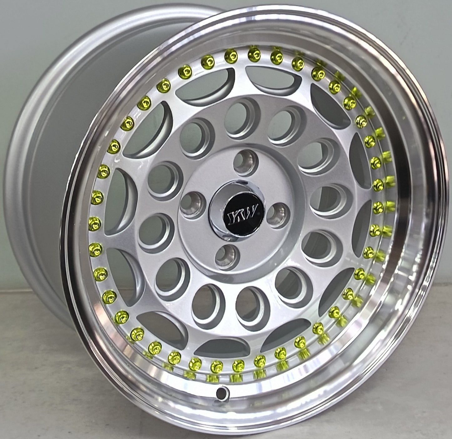 15" KR YKW5704R 1 (15X8/4-100) SL+GO