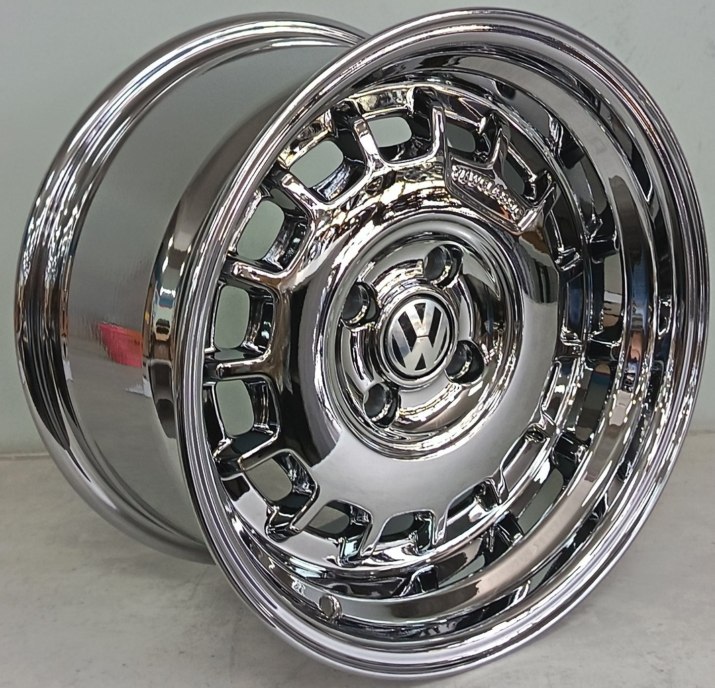 15" KR YKW5890 T (15X8.25/4-100) BL CHROME