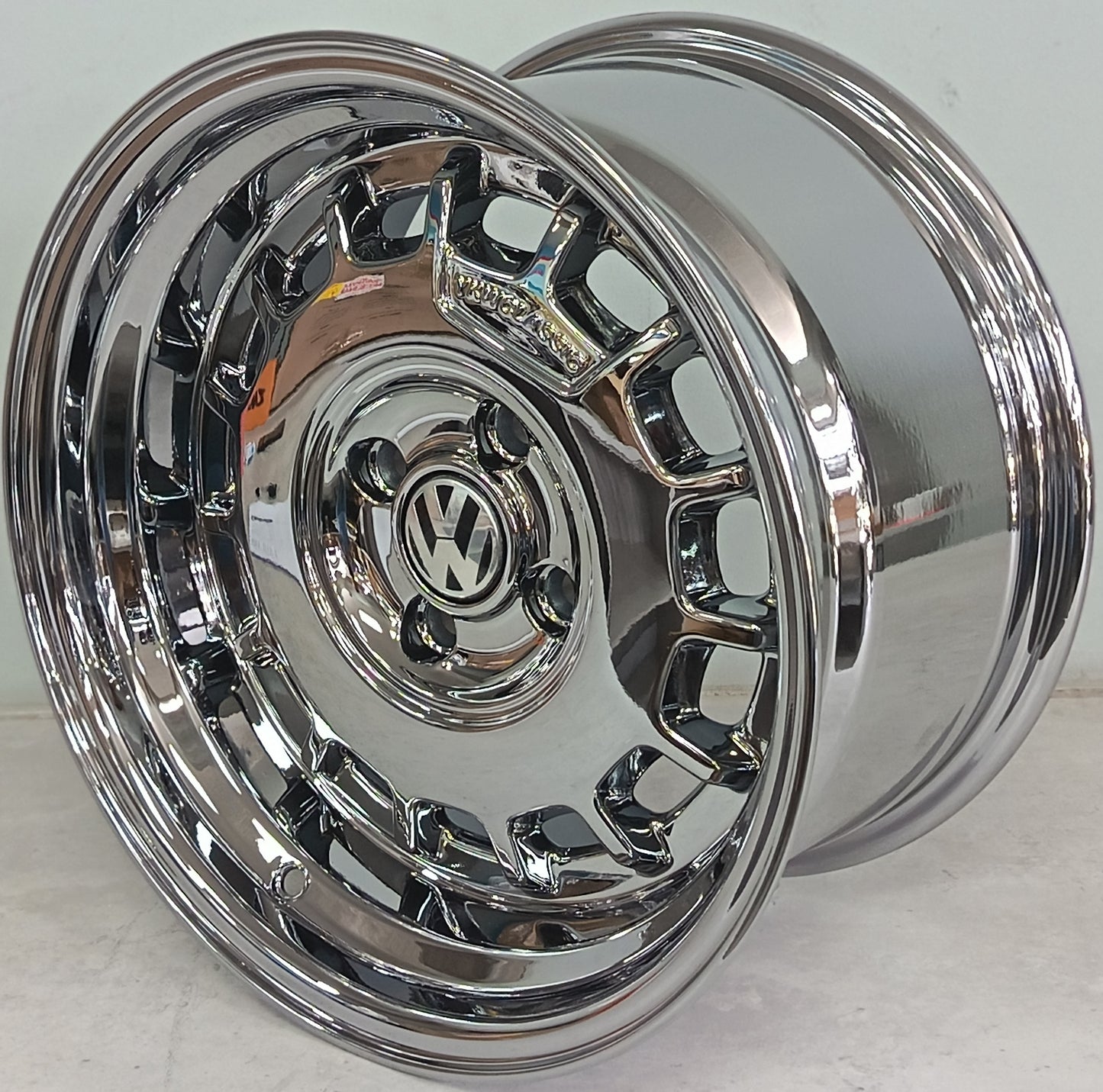 15" KR YKW5890 T (15X8.25/4-100) BL CHROME