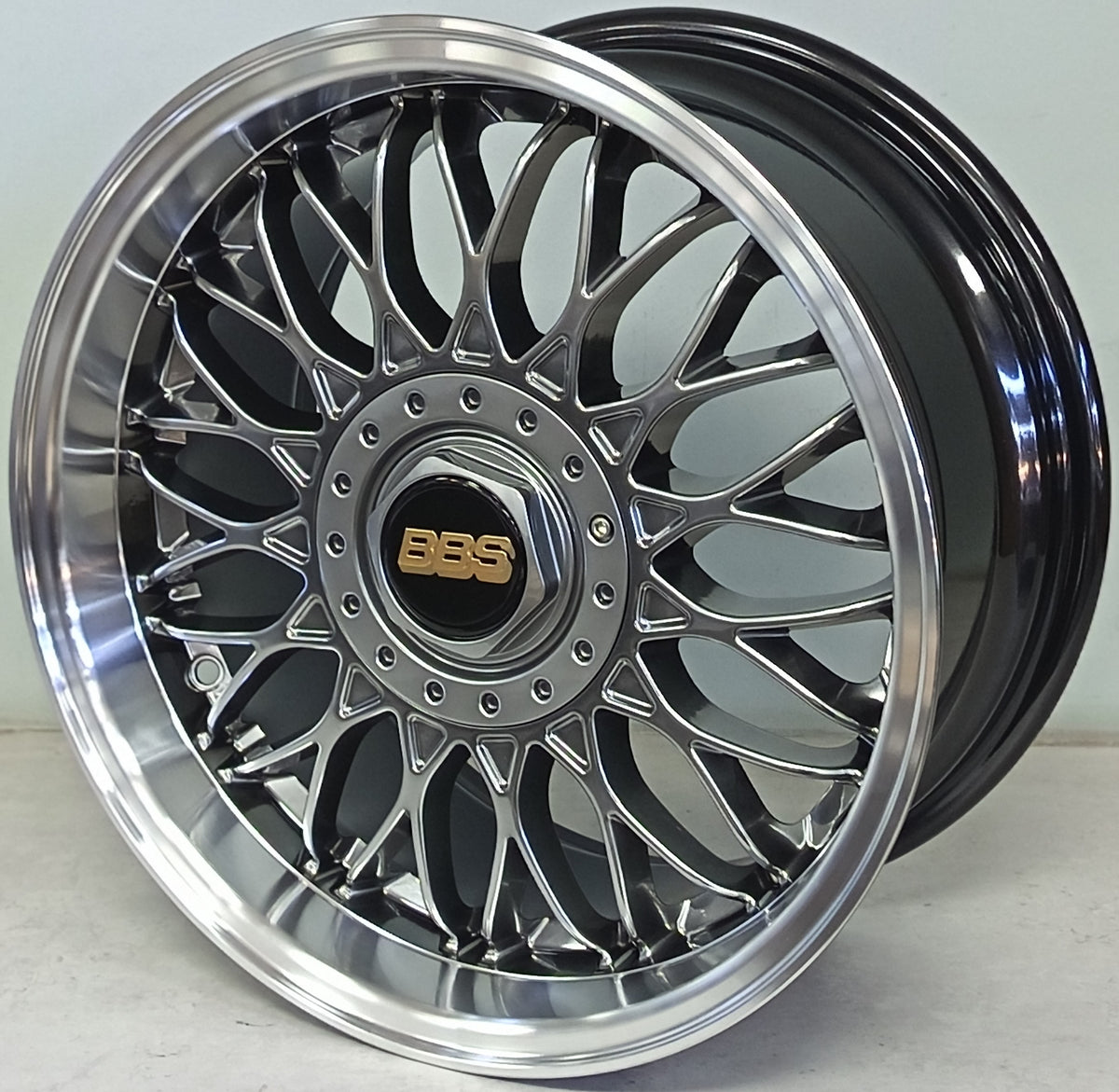 16" KR YKW6032 16 (16X8/5-100/114) HBL BBS