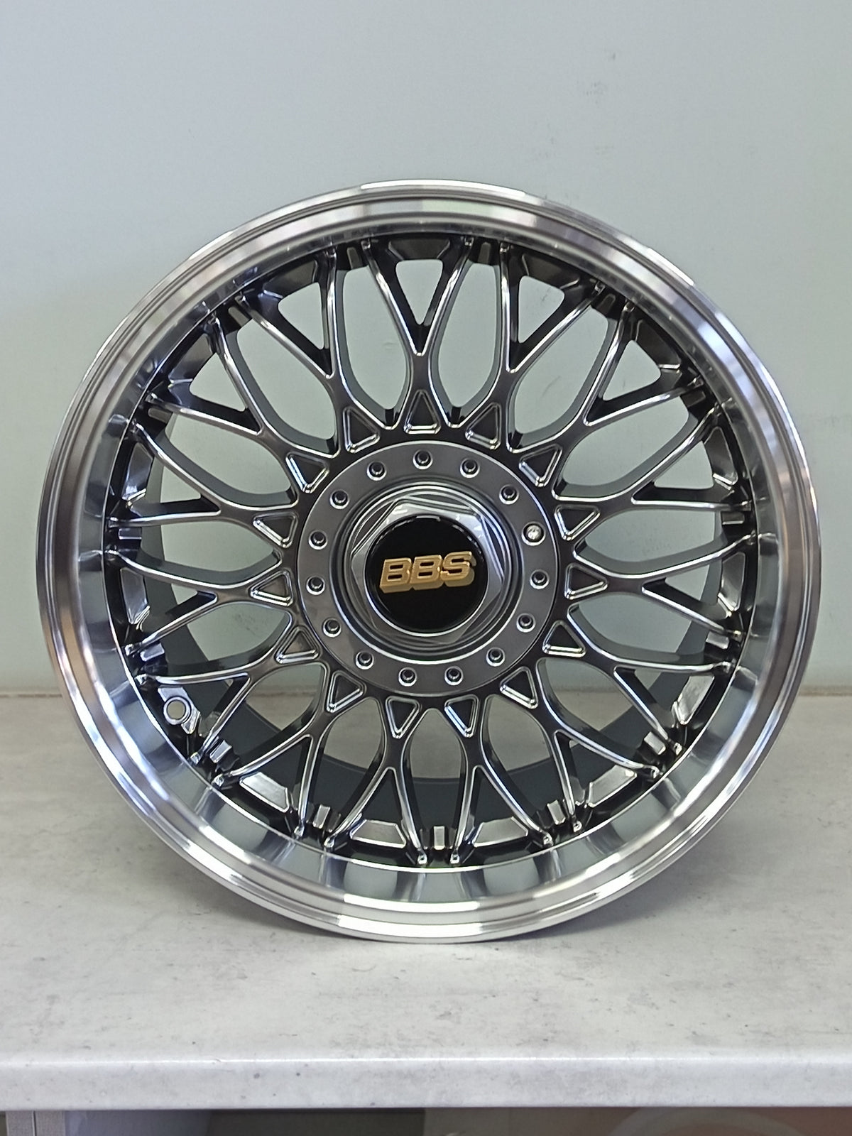16" KR YKW6032 4 (16X8/4/5-100) HBL BBS