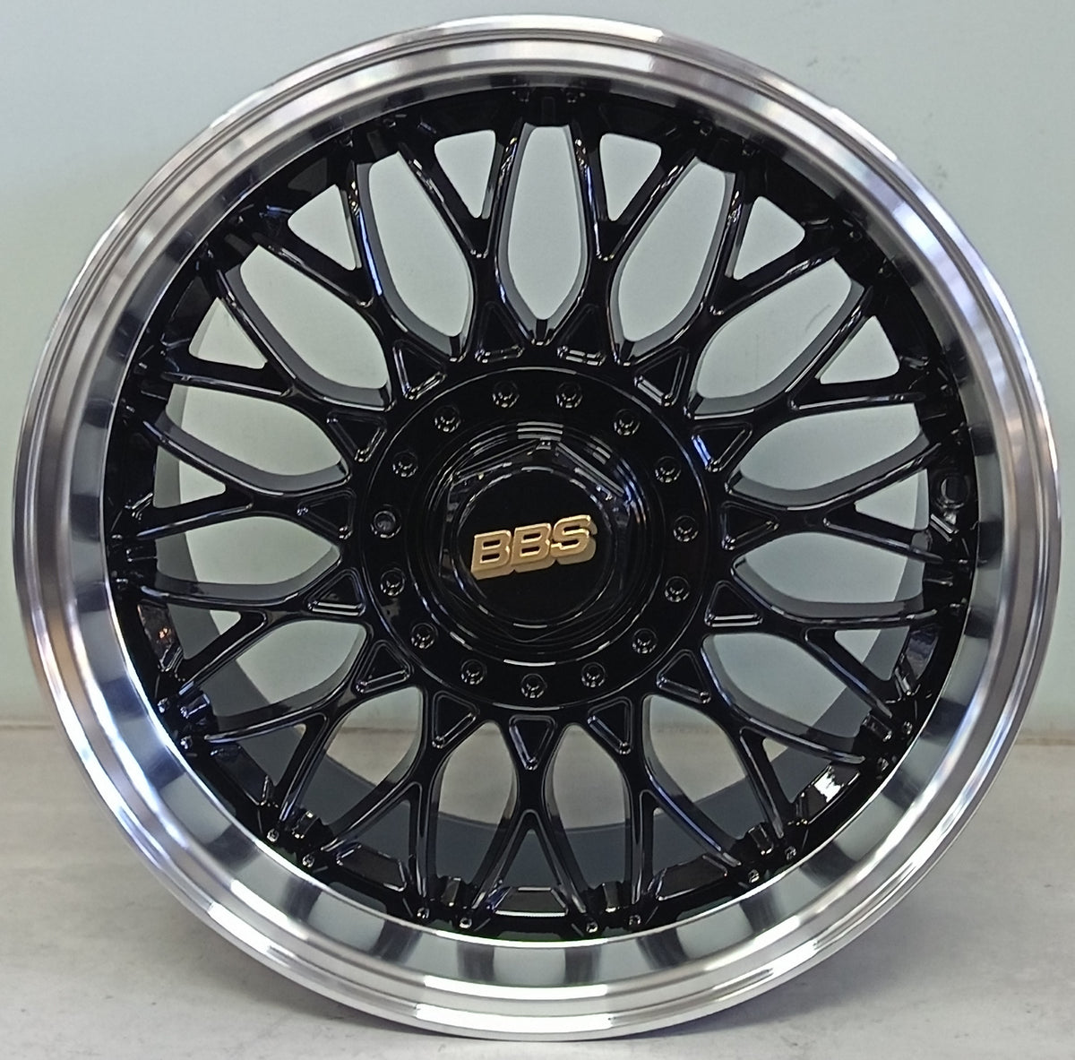 16" KR YKW6032 6 (16X8/4-100/114) BL BBS