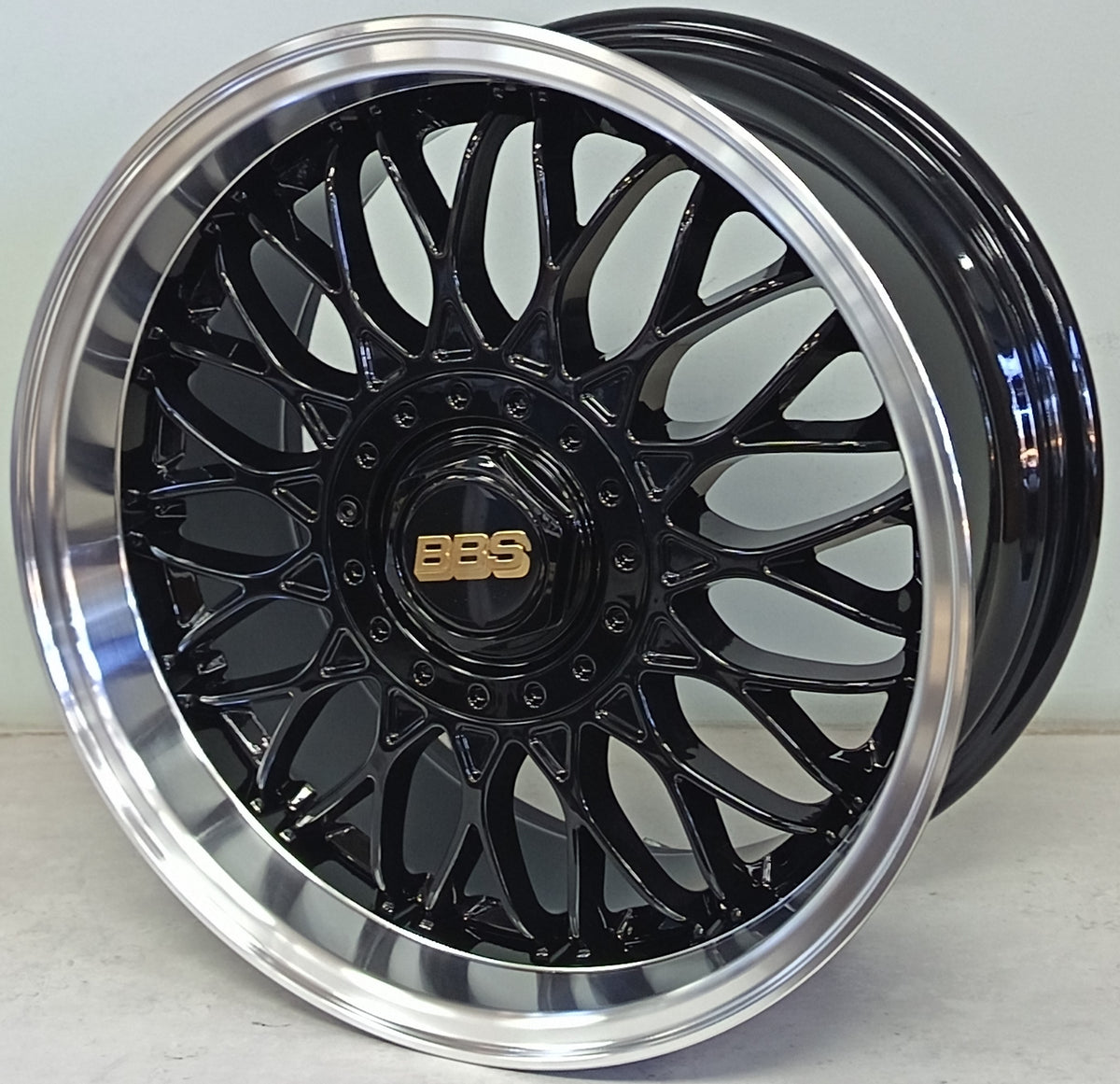 16" KR YKW6032 6 (16X8/4-100/114) BL BBS