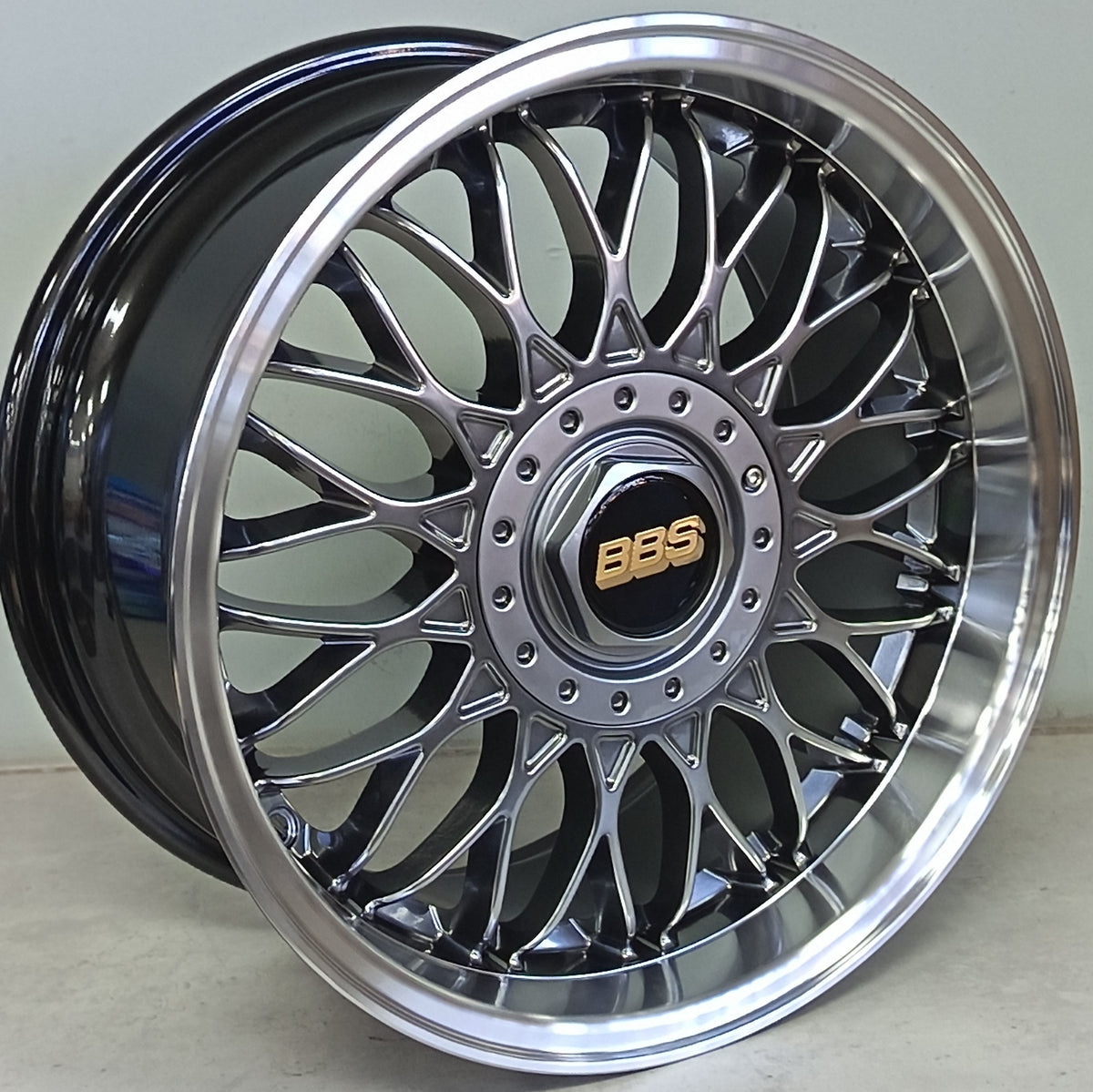 16" KR YKW6032 8 (16X8/4-100/114) HBL BBS