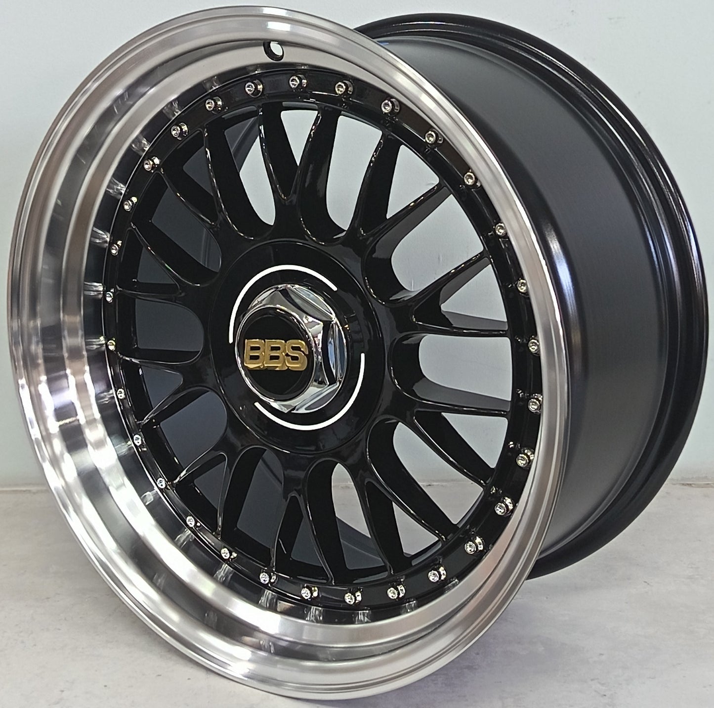 17" KR YKW7031 20 (17X8.5/5-100/114) BL