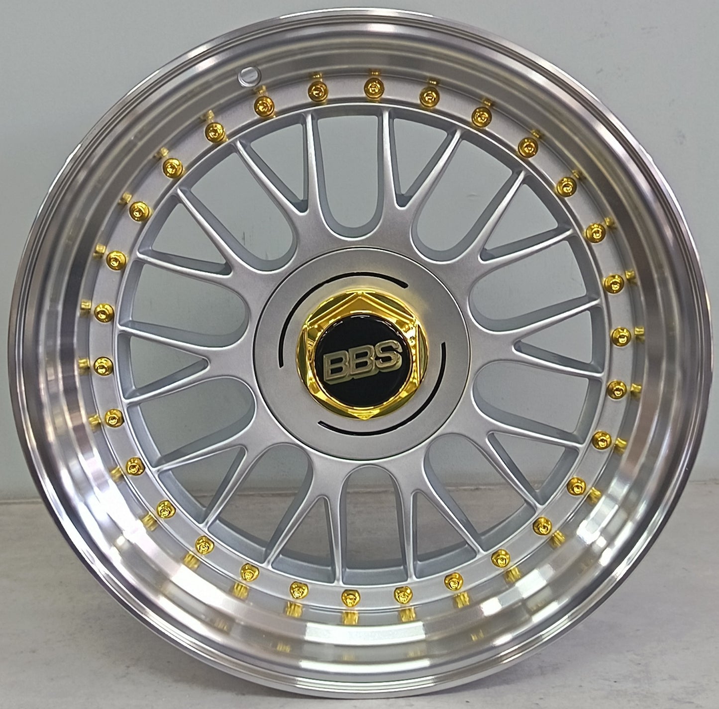 17" KR YKW7031 4 (17X8.5/4-100/5-100) SL+GO
