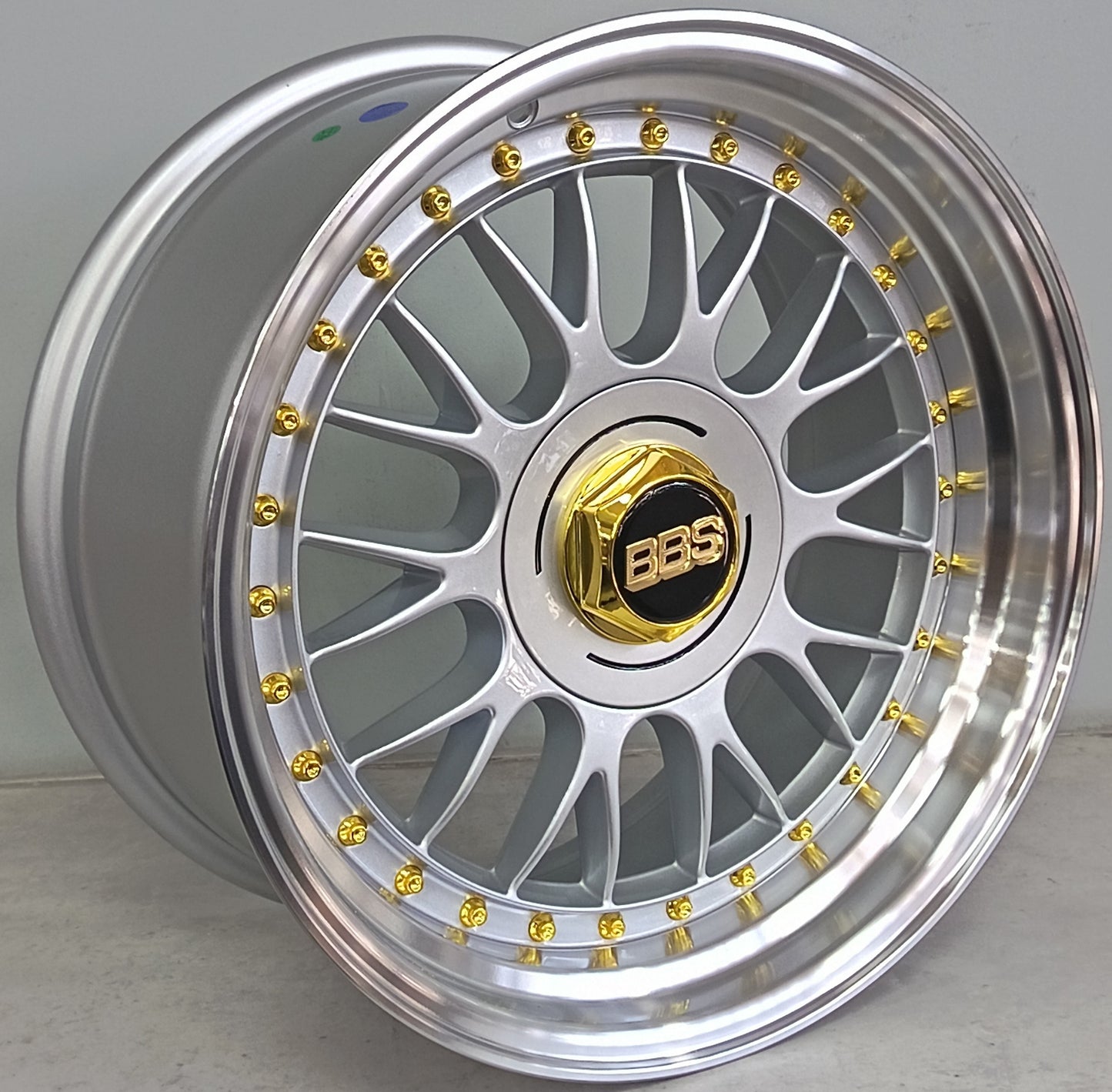 17" KR YKW7031 4 (17X8.5/4-100/5-100) SL+GO