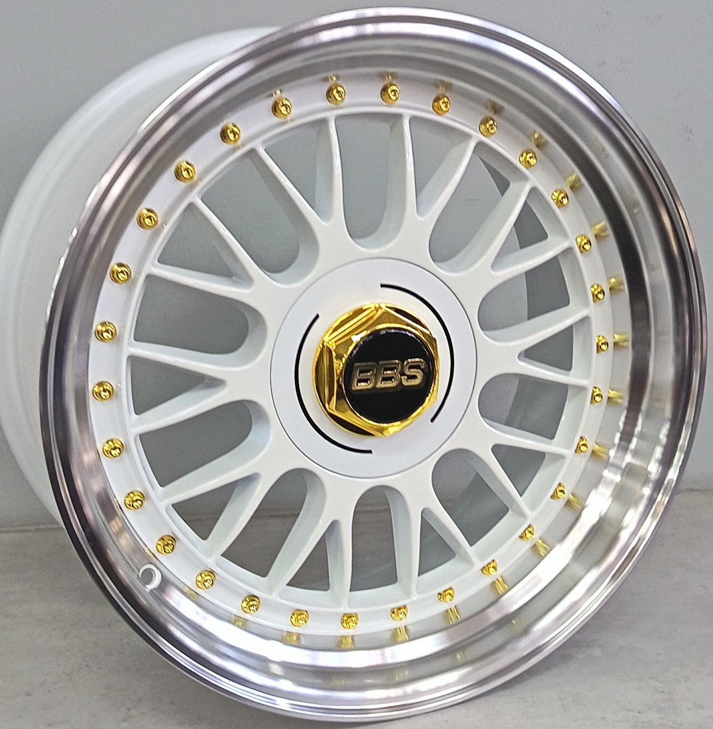 17" KR YKW7031 7 (17X8.5/4-100/5-100) WL+GO