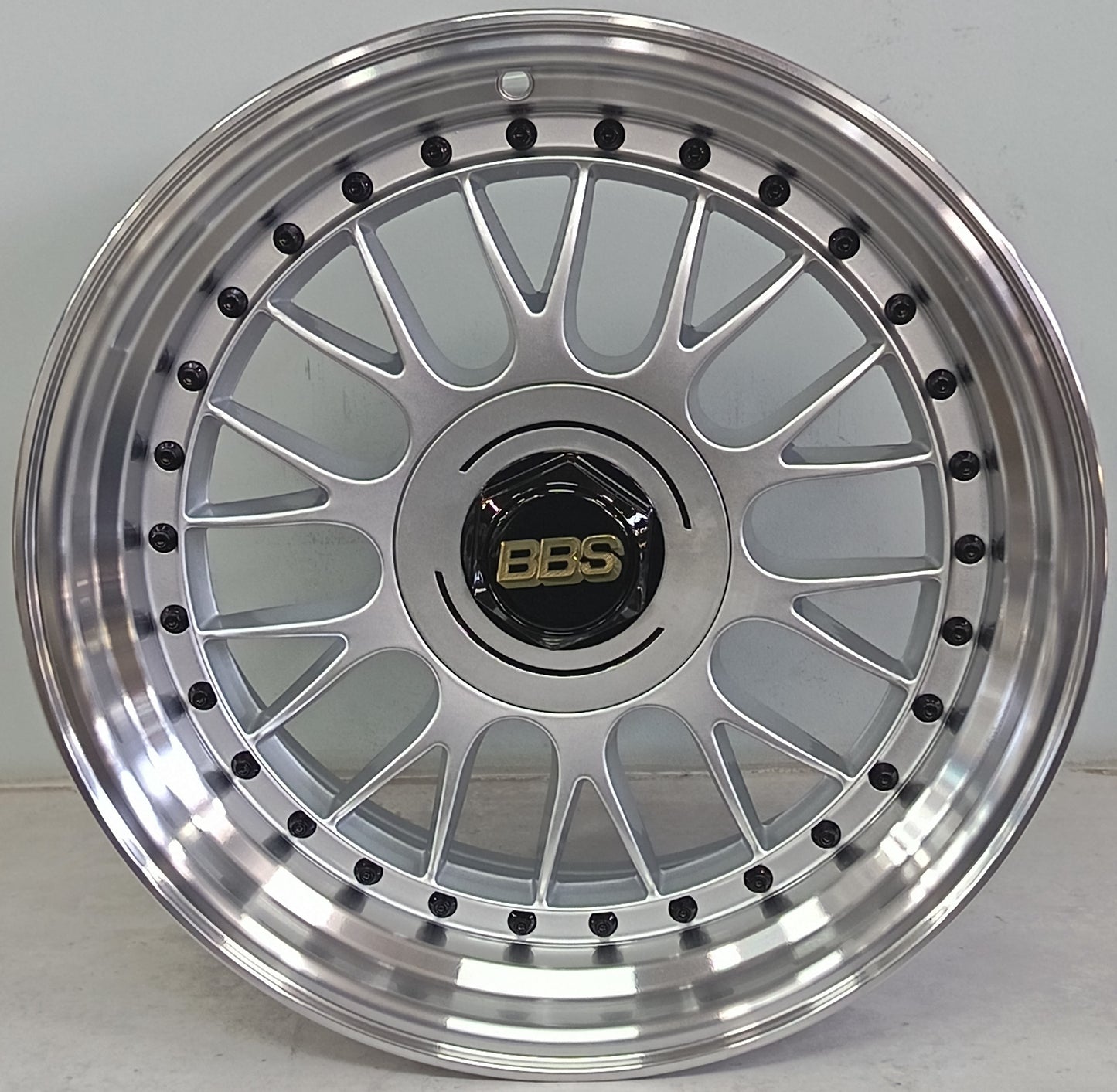 17" KR YKW7031 8 (17X8.5/4-100/114) SL+B
