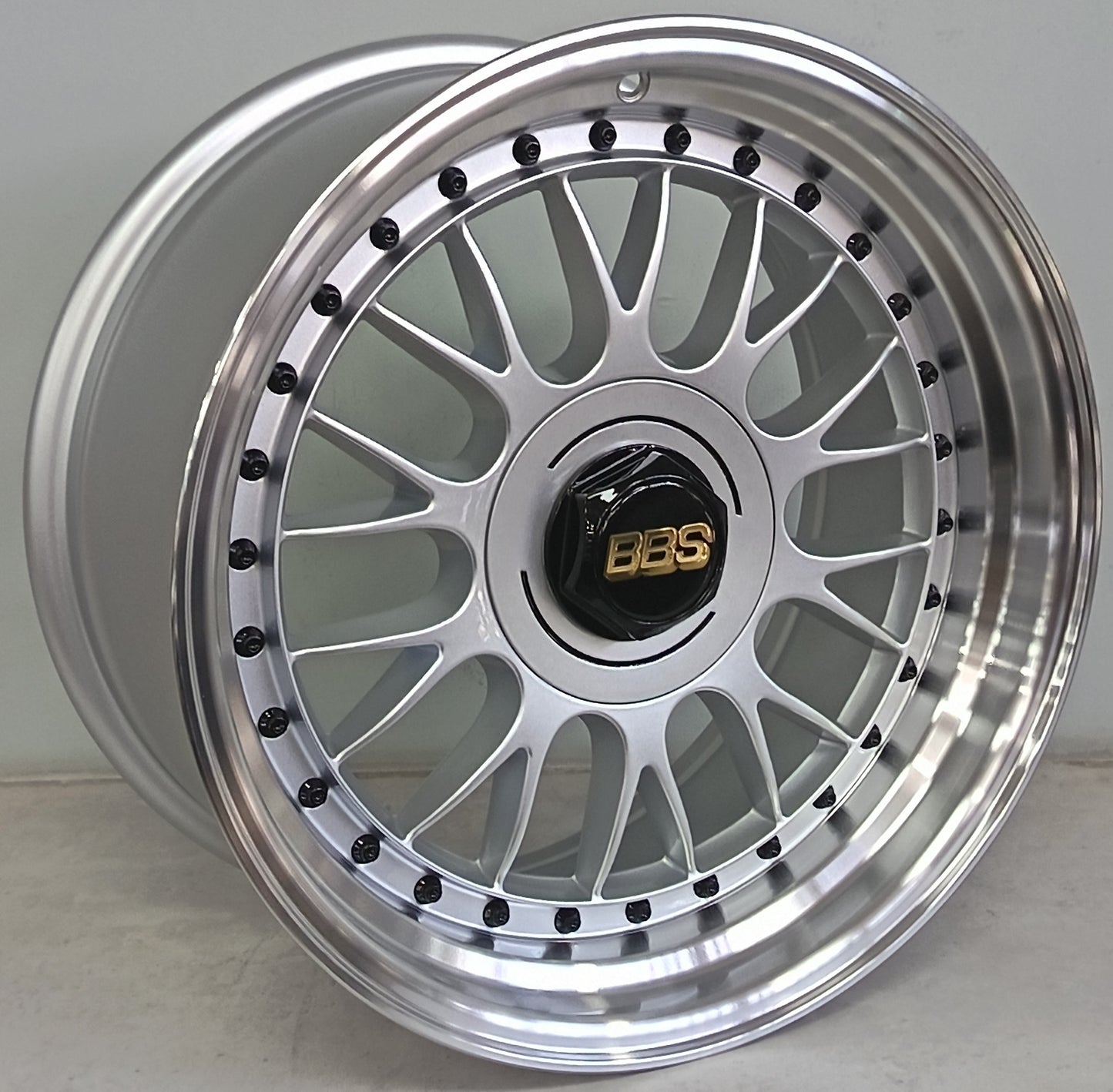 17" KR YKW7031 8 (17X8.5/4-100/114) SL+B
