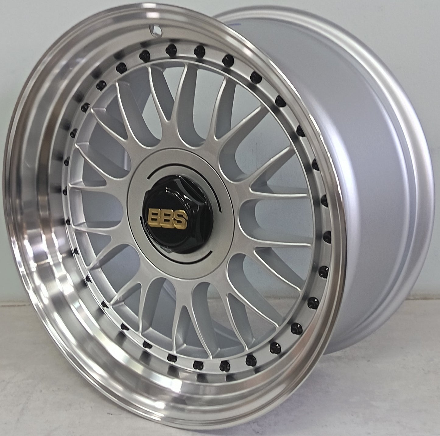 17" KR YKW7031 8 (17X8.5/4-100/114) SL+B