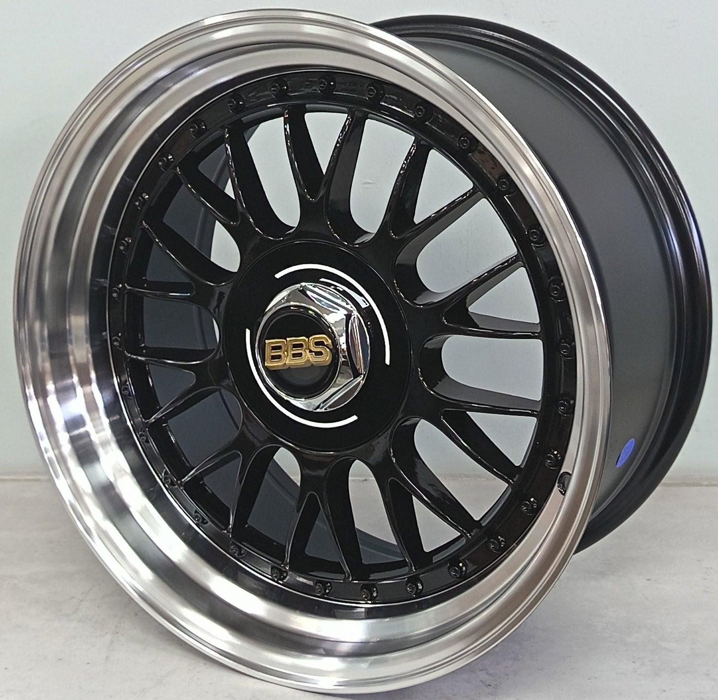 17" KR YKW7031 9 (17X8.5/4-100/114) BL+B