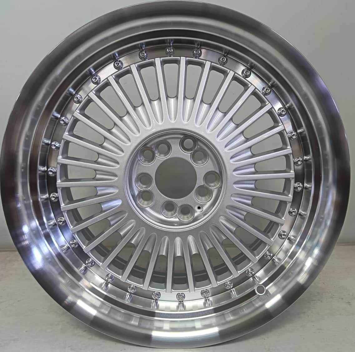 17" KR YKW7036 9/10 (17X8/9/5-100/114) SL N/W