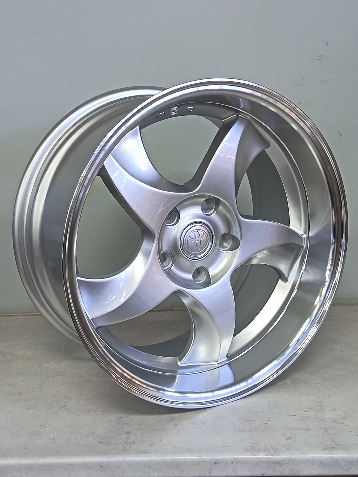 17" KR YKW7056 3 (17X8.5/5-114) SL ET20 TOYOTA