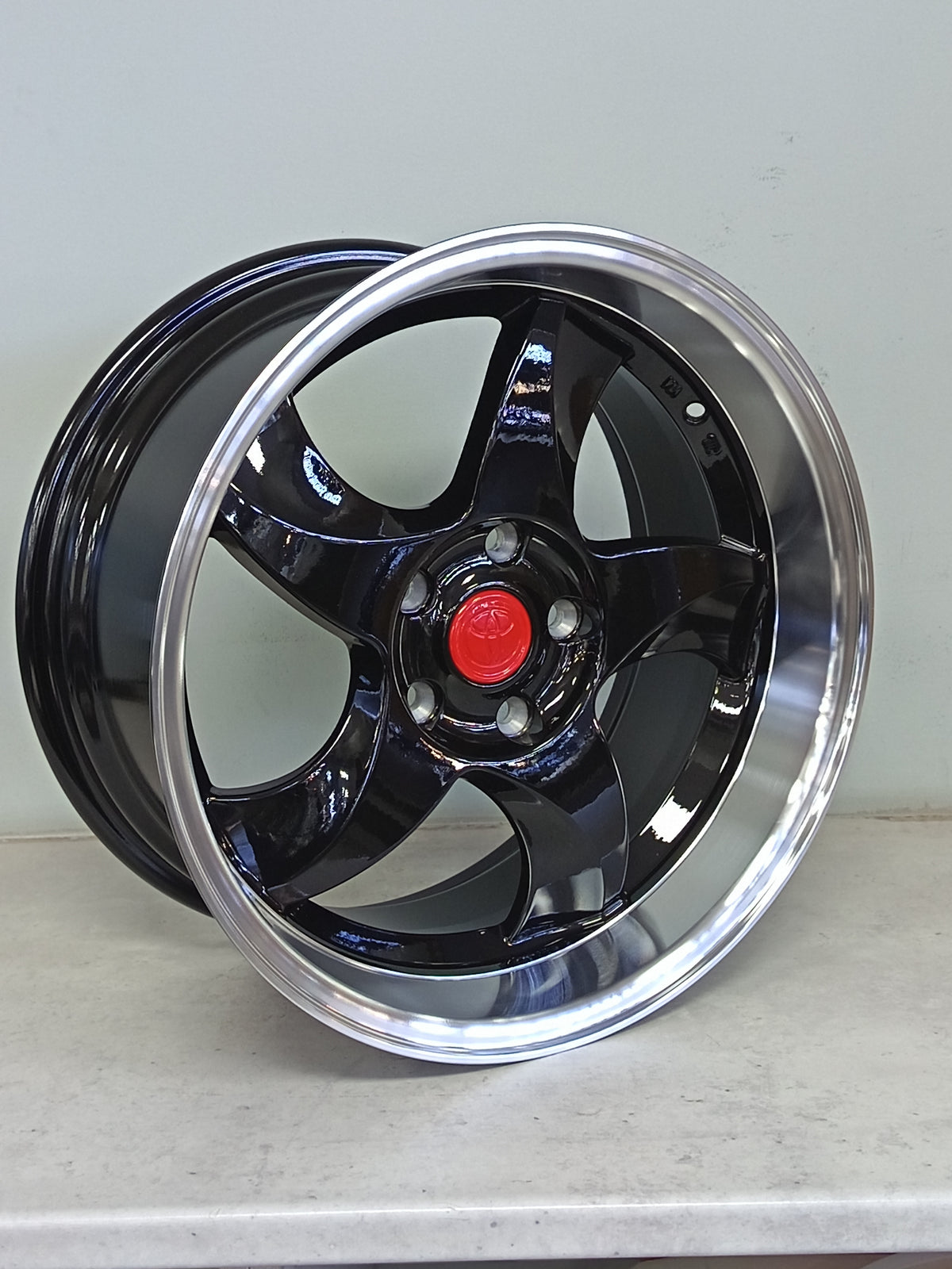 17" KR YKW7056 9 (17X8.5/5-114) BL ET20 TOYOTA