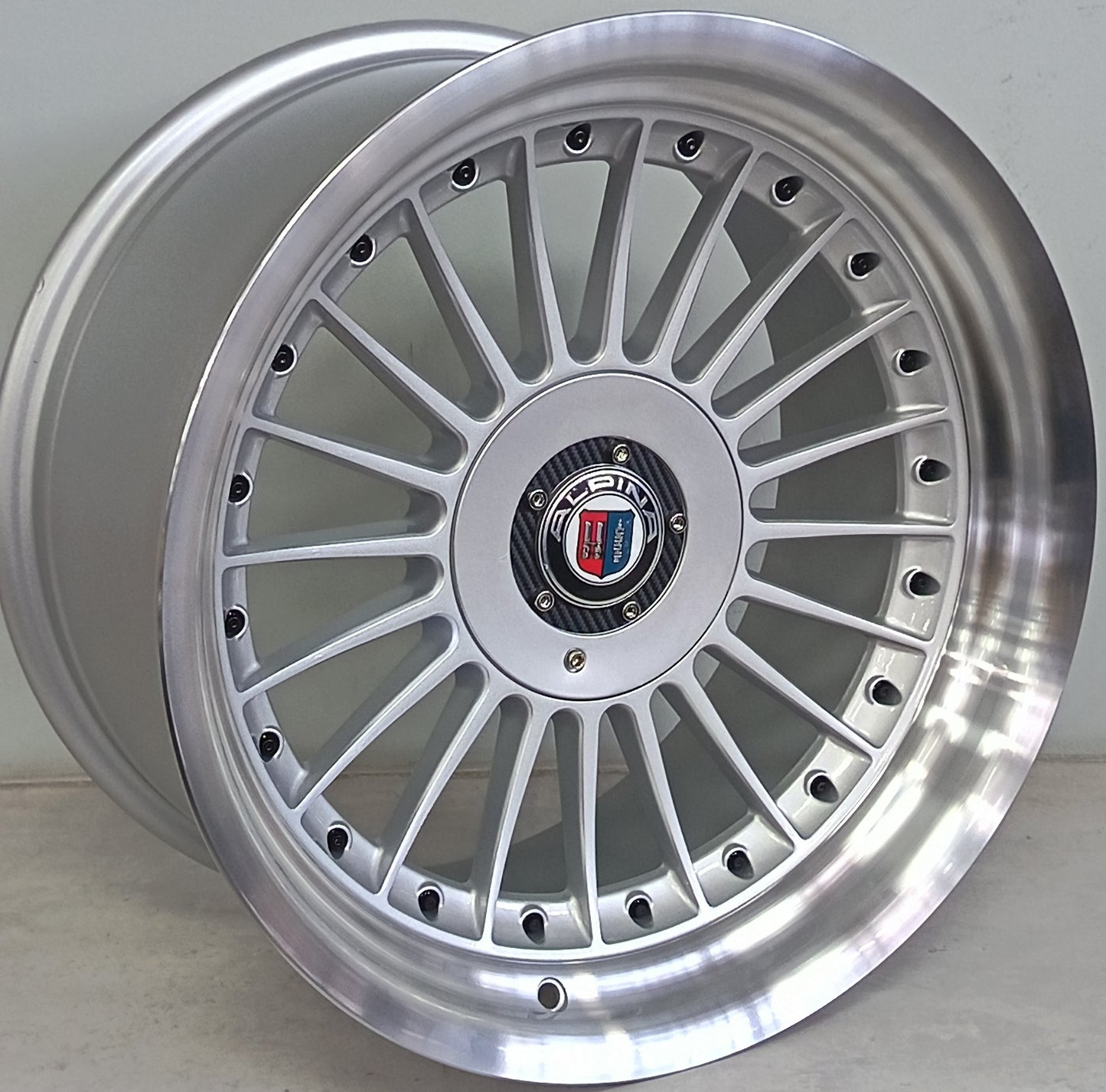 17" KR YKW7670 J (17X9/4-100/5-100) SL+B N/W