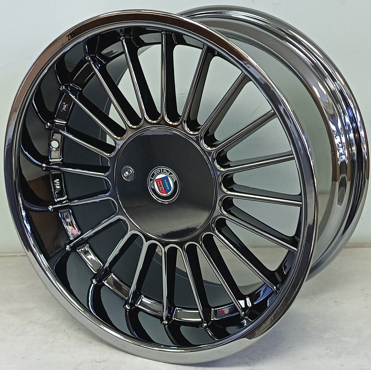 17" KR YKW767455(17X8.5/4-100/108)BLKCHR ET20ALPIN
