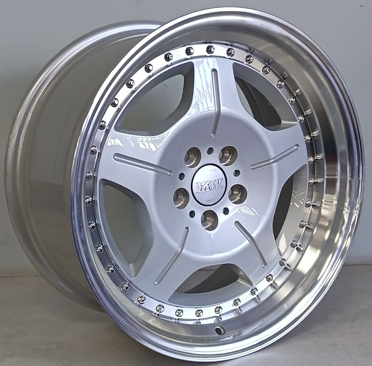17" KR YKW78697 (17X8.5/5-100) SL