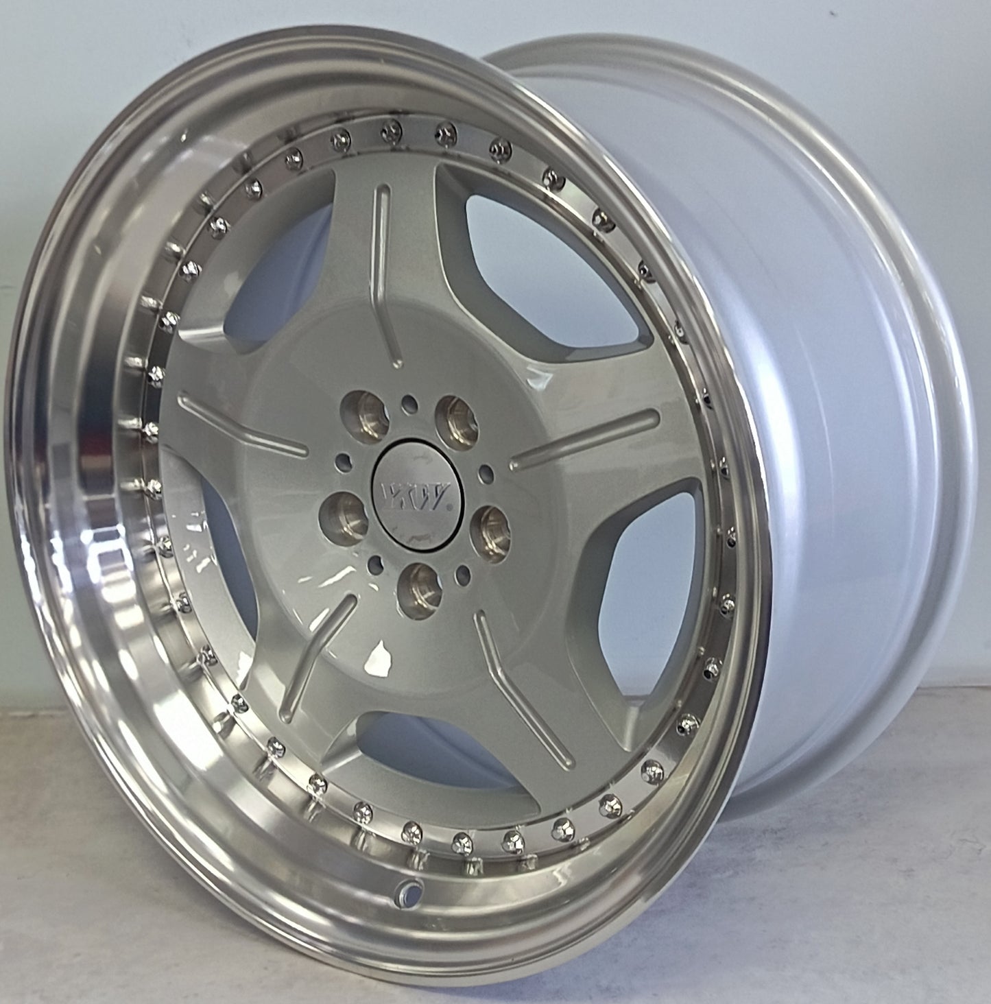 17" KR YKW78697 (17X8.5/5-100) SL