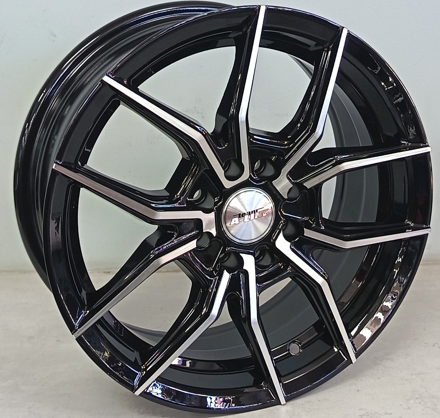 15" ALINE TANGO (15X6.5/4-100) BKMF
