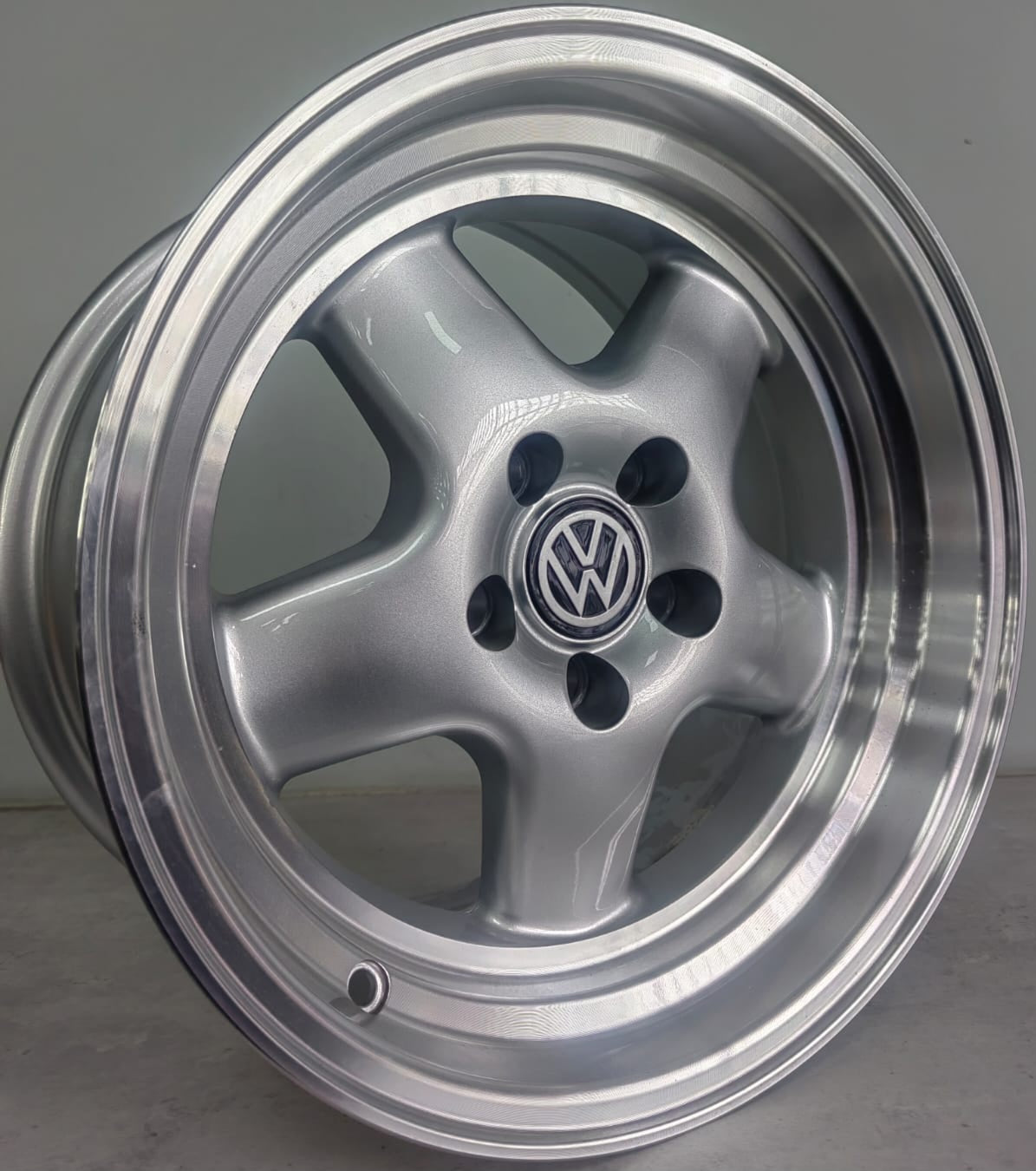 15" CONCEPT F1213 1 (15X8.25/5-100) SIL VW