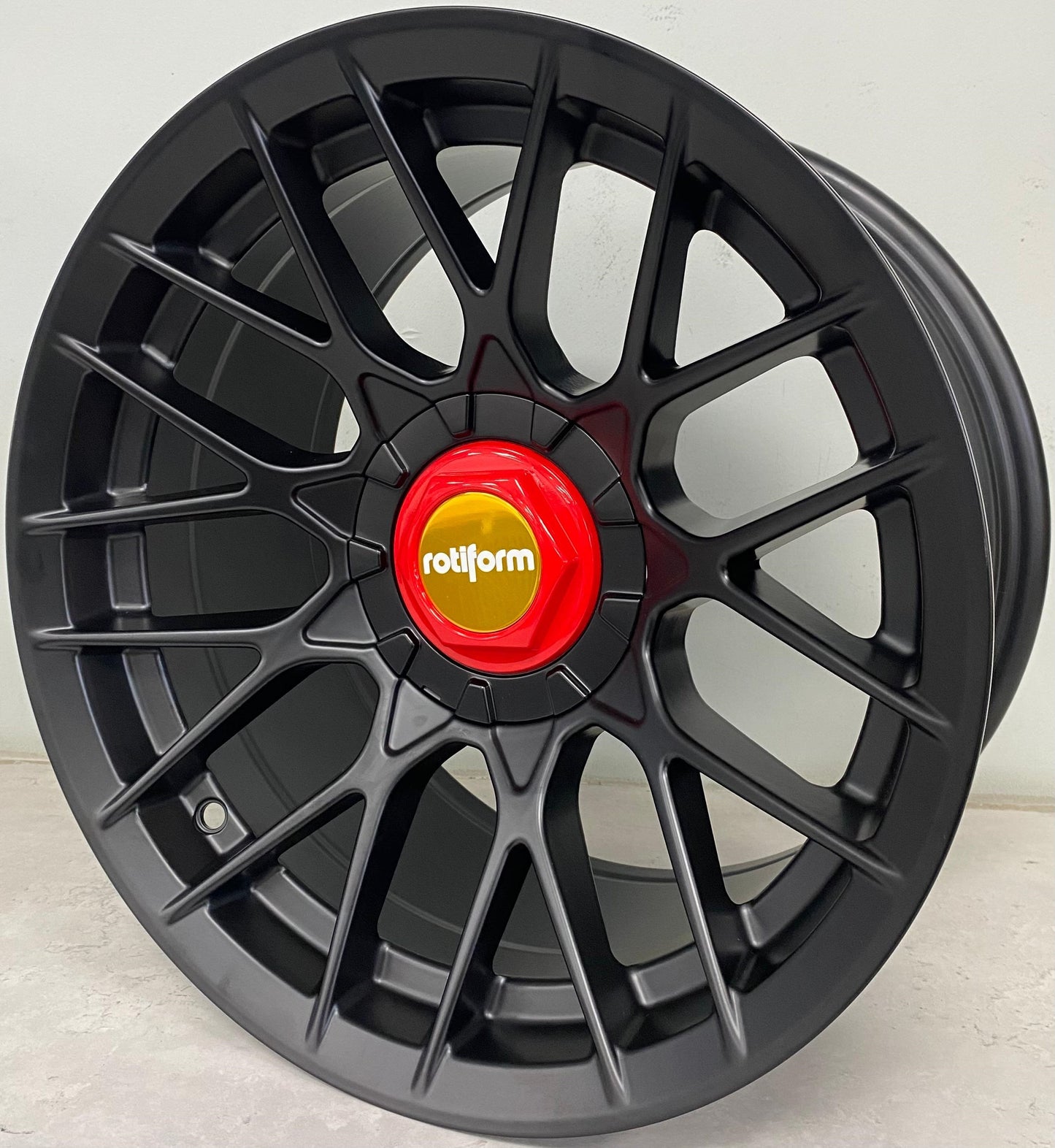 15" VITOUR YKW5669-2 (15X8/4-100/114) ET0 MB+R