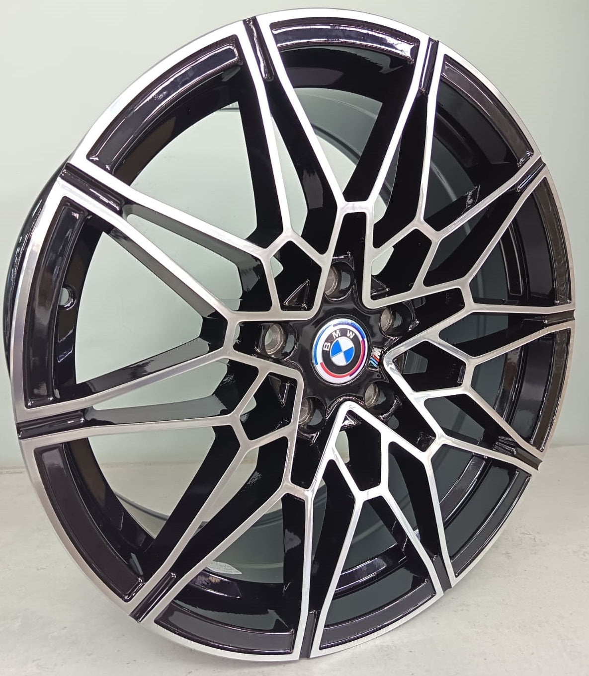 18" SSQ SS293 (18X8/9/5-120) BMW N/W
