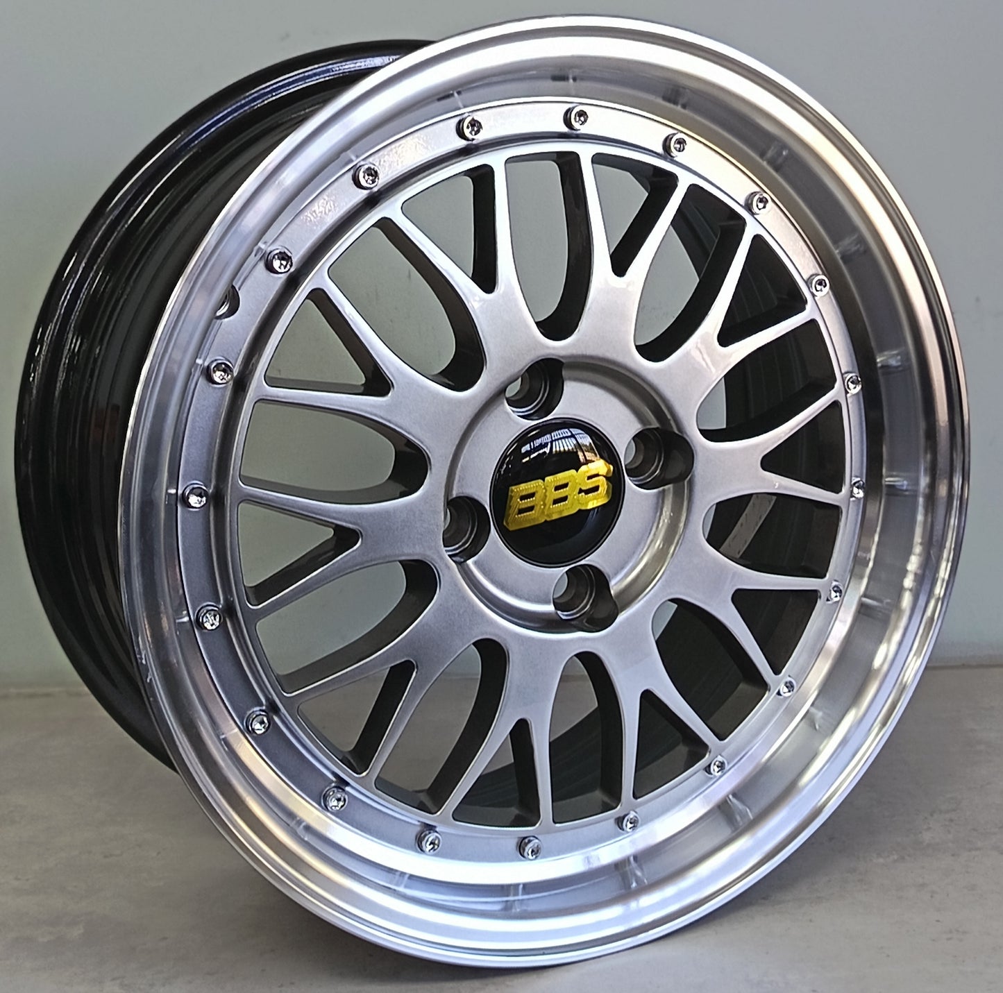 15" NDT OTA055 (15X6.5J/4-100) ET38 HBML BBS