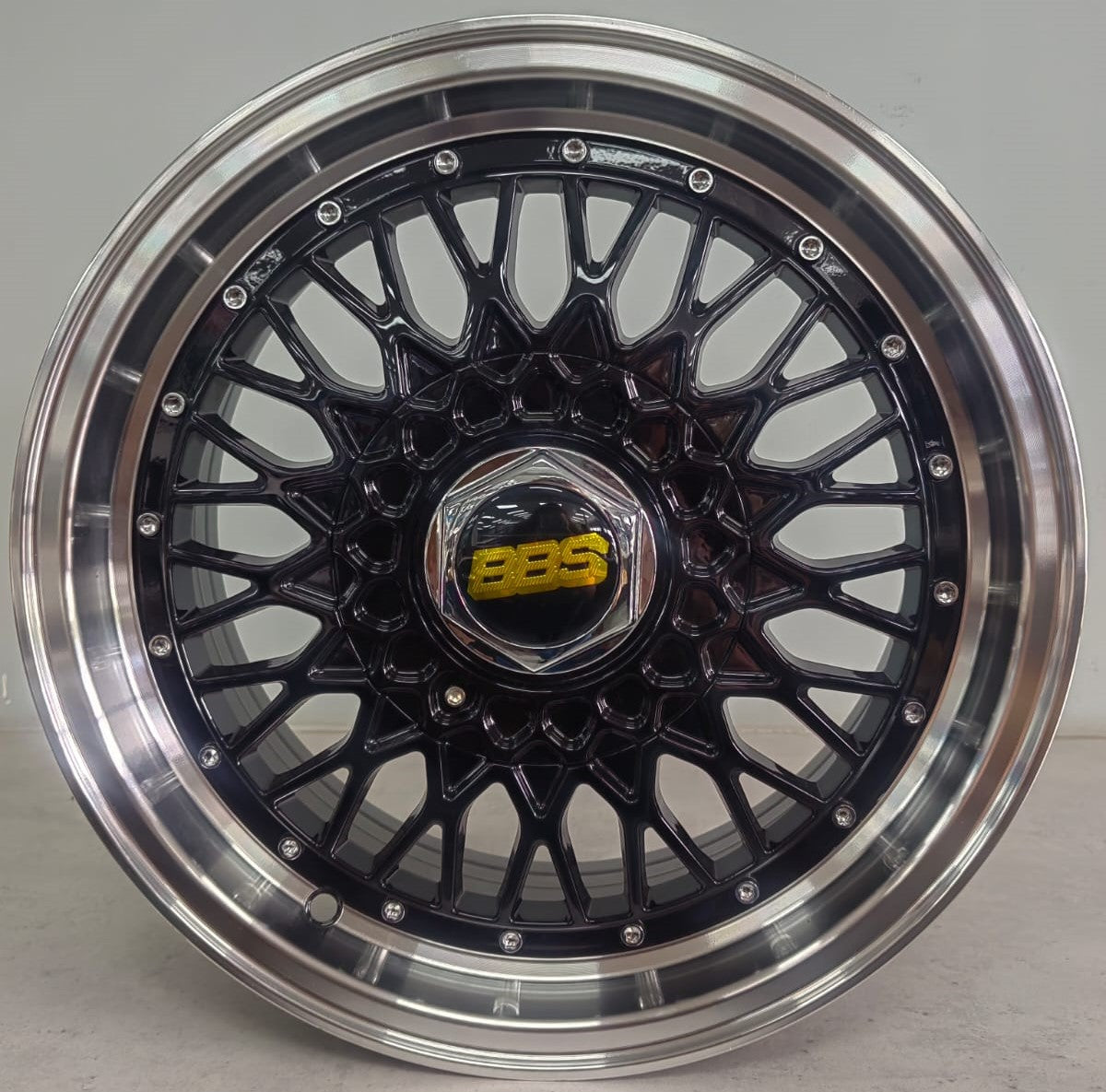 15" NDT OTA119 (15X6.5J/4-100/114) ET38 BLKML BBS