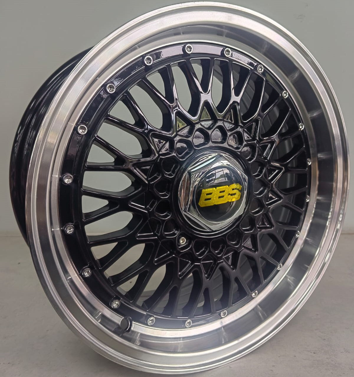15" NDT OTA119 (15X6.5J/4-100/114) ET38 BLKML BBS