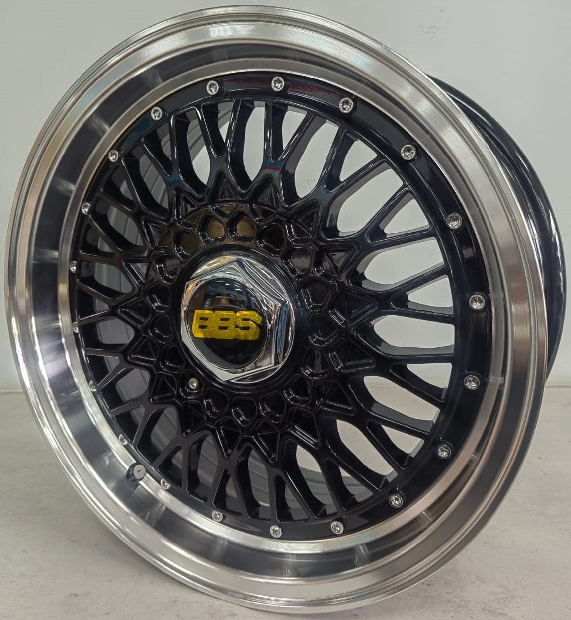 15" NDT OTA119 (15X6.5J/4-100/114) ET38 BLKML BBS