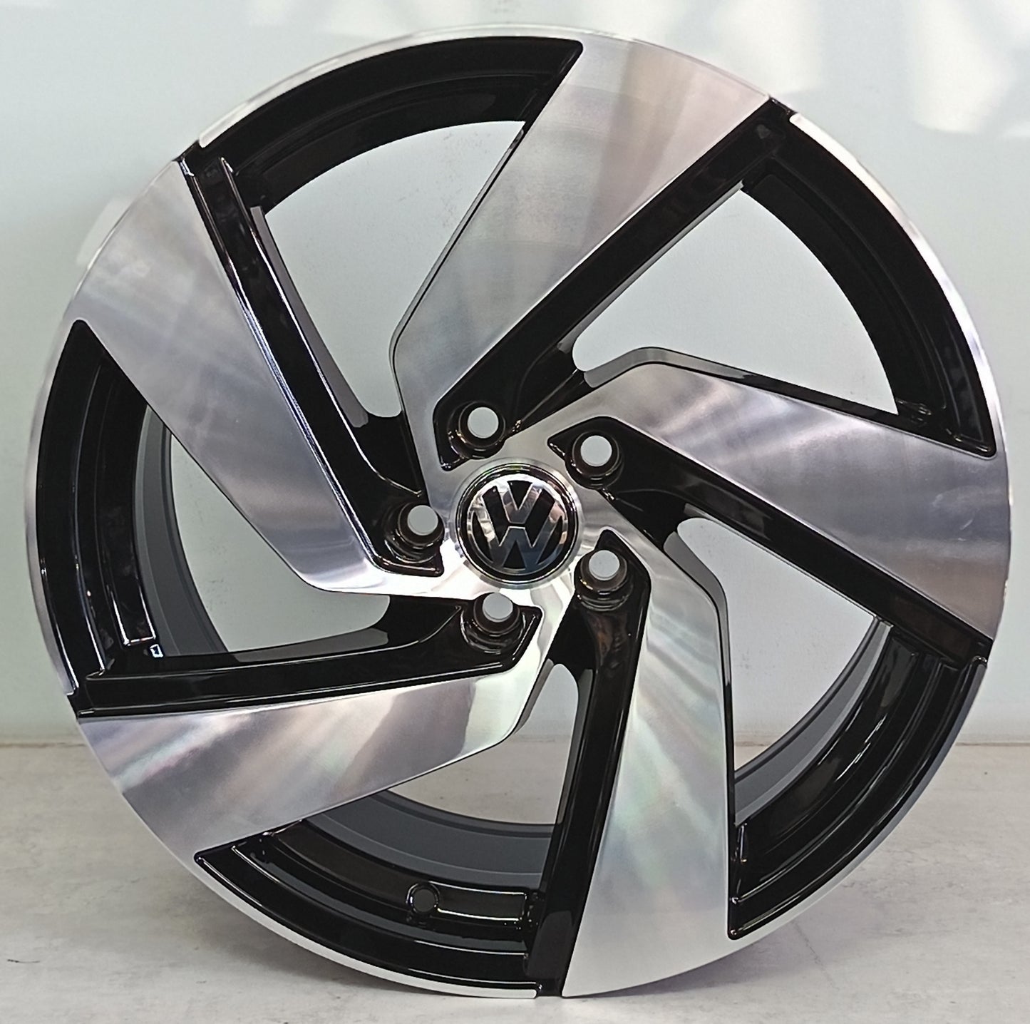 17" CONCEPT F605773 (17X7.5J/5-100) ET45 BLK MACH